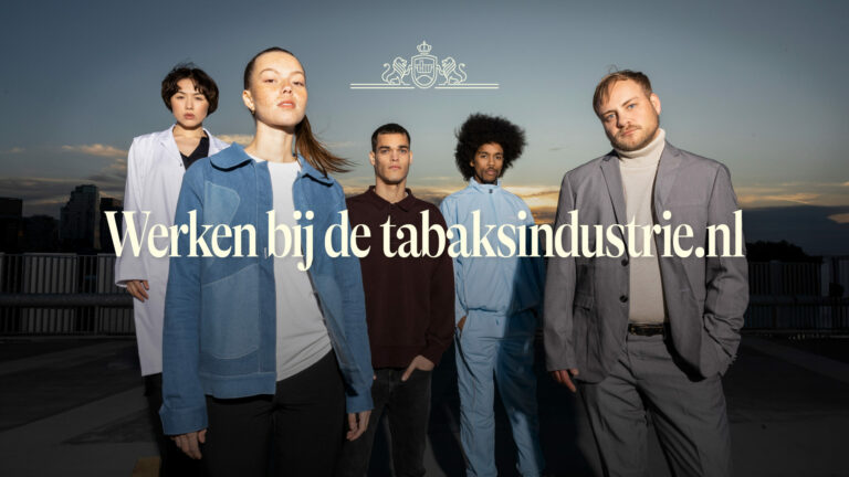 5 jonge stoere mensen die werken voor de tabaksindustrie, met de tekst werken voor de tabaksindustrie.nl erover